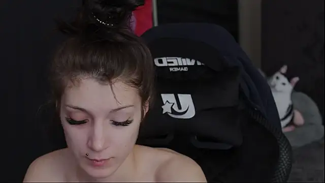 Kathleen Meow online show from December 8, 9:13 am