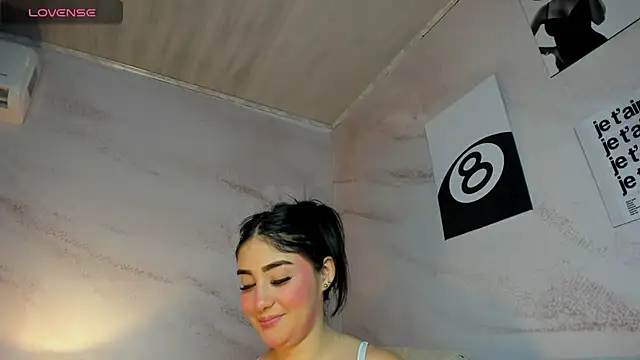 Belliinda 21 online show from April 21, 7:06 pm