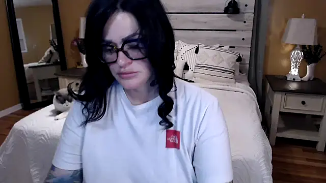 Snapshot of TexasTattooedHouseWife chatting on February 27, 1:28 pm TexasTattooedHouseWife online show from February 27, 1:28 pm