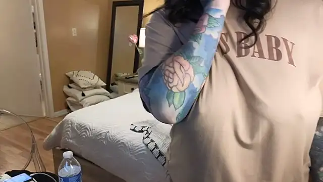 Snapshot of TexasTattooedHouseWife chatting on March 12, 5:38 pm TexasTattooedHouseWife online show from March 12, 5:38 pm