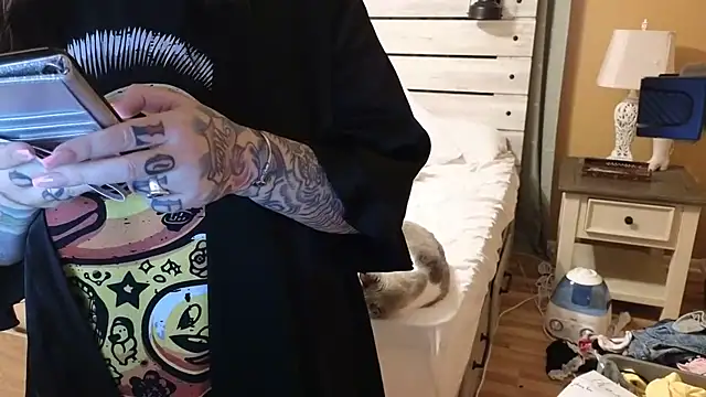 Snapshot of TexasTattooedHouseWife chatting on March 13, 1:50 pm TexasTattooedHouseWife online show from March 13, 1:50 pm