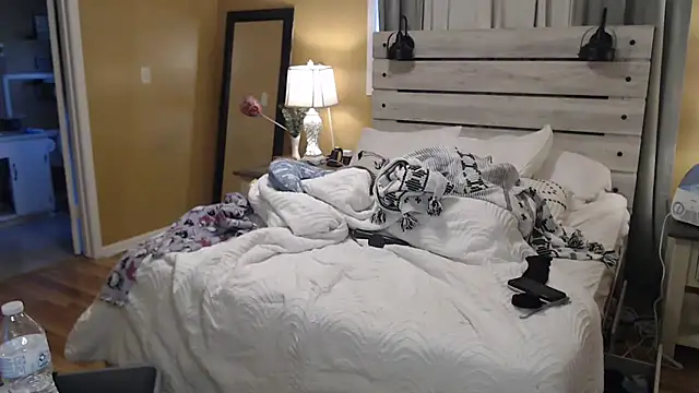 Snapshot of TexasTattooedHouseWife chatting on March 21, 6:18 pm TexasTattooedHouseWife online show from March 21, 6:18 pm