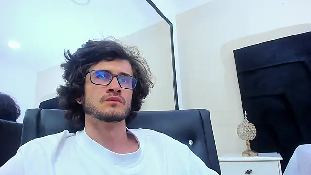 Loggan donnelly online show from January 30, 11:45 pm