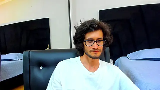 Loggan donnelly online show from February 14, 3:33 am