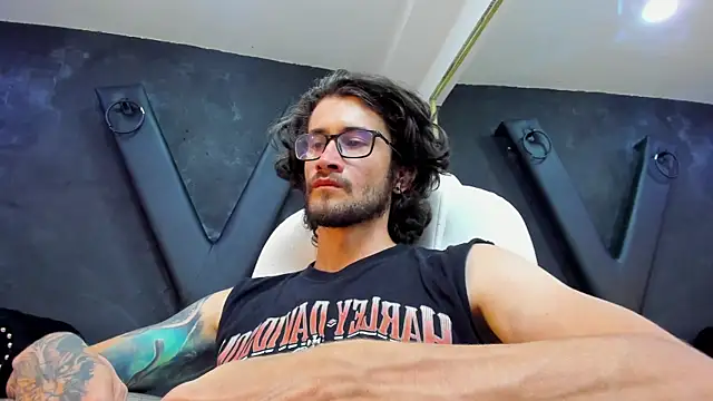 Loggan donnelly online show from March 23, 2:37 am