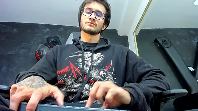 Loggan donnelly online show from September 28, 8:25 pm