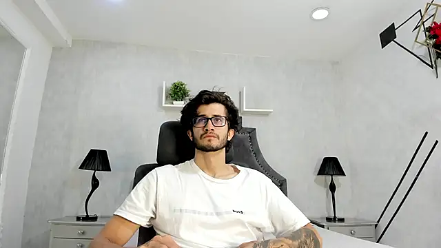 Loggan donnelly online show from October 5, 5:44 pm