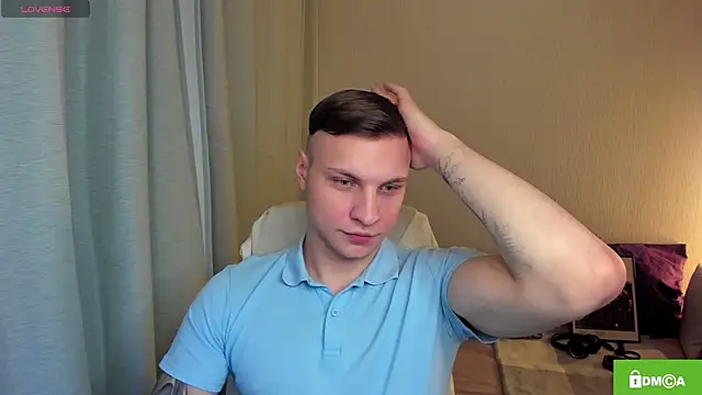 handsome guy01 online show from April 15, 7:58 pm