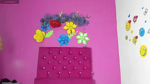 tiffany Bitch online show from December 11, 11:21 pm