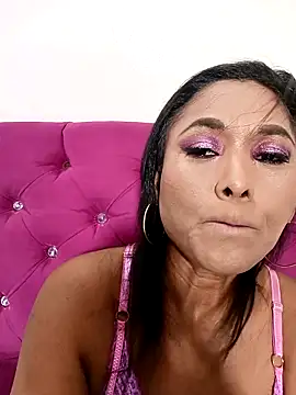 tiffany Bitch online show from February 15, 10:06 pm