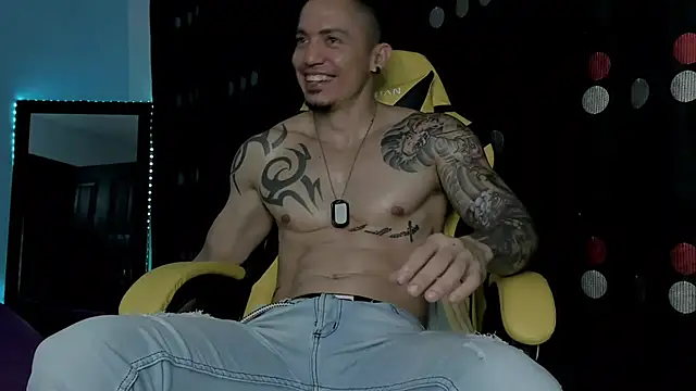 Snapshot of Alex_motta chatting on March 23, 1:42 am Alex motta online show from March 23, 1:42 am