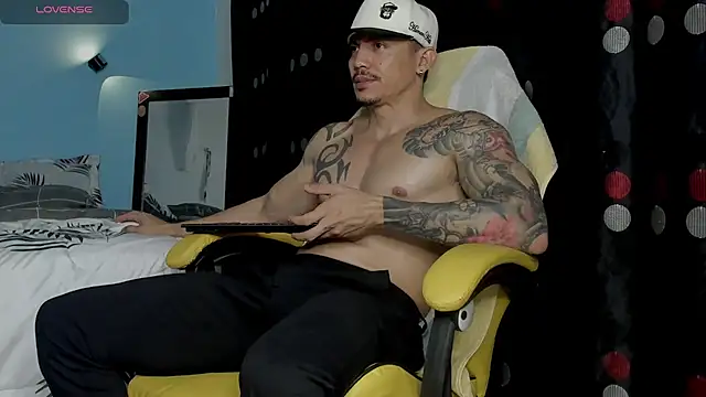 Snapshot of Alex_motta chatting on September 14, 4:11 am Alex motta online show from September 14, 4:11 am