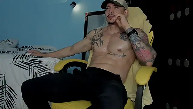 Snapshot of Alex_motta chatting on October 12, 5:39 am Alex motta online show from October 12, 5:39 am