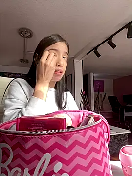 Snapshot of Praga_Pink chatting on November 21, 1:32 pm Praga Pink online show from November 21, 1:32 pm