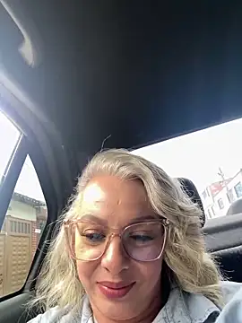 Snapshot of Aligoldbottom chatting on December 8, 5:33 pm Aligoldbottom online show from December 8, 5:33 pm