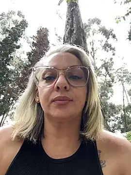 Snapshot of Aligoldbottom chatting on December 15, 4:04 pm Aligoldbottom online show from December 15, 4:04 pm