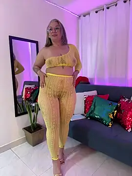 Snapshot of Aligoldbottom chatting on December 28, 3:59 pm Aligoldbottom online show from December 28, 3:59 pm