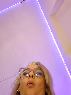 Snapshot of Aligoldbottom chatting on March 1, 5:31 am Aligoldbottom online show from March 1, 5:31 am