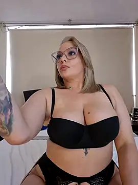 Snapshot of Aligoldbottom chatting on March 11, 6:19 pm Aligoldbottom online show from March 11, 6:19 pm