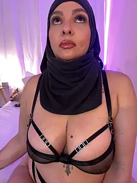 Snapshot of Aligoldbottom chatting on March 16, 5:50 pm Aligoldbottom online show from March 16, 5:50 pm