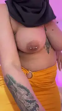 Snapshot of Aligoldbottom chatting on March 18, 9:21 pm Aligoldbottom online show from March 18, 9:21 pm