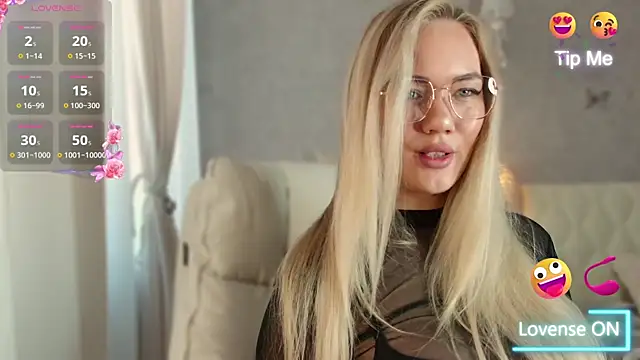 Snapshot of LianaCruz__ chatting on January 25, 5:40 am LianaCruz online show from January 25, 5:40 am