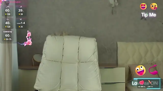 Snapshot of LianaCruz__ chatting on February 14, 5:19 am LianaCruz online show from February 14, 5:19 am