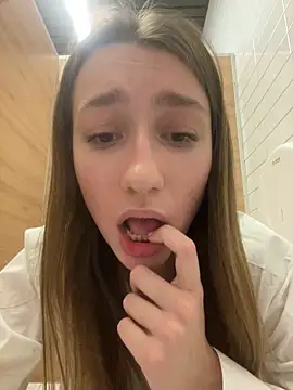 Lia  Love online show from December 4, 4:16 pm