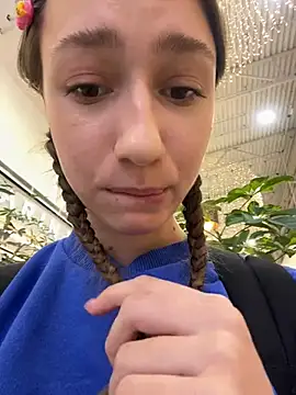 Lia  Love online show from December 8, 1:14 pm