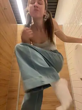 Lia  Love online show from December 15, 5:31 pm