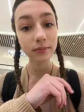 Lia  Love online show from December 19, 1:07 pm