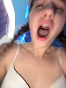 Lia  Love online show from February 4, 7:00 pm