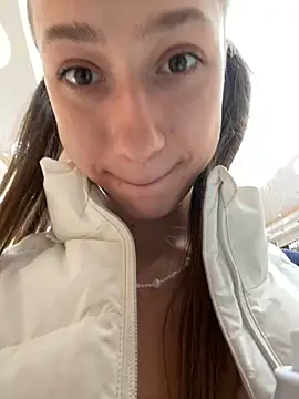 Lia  Love online show from March 15, 8:15 am