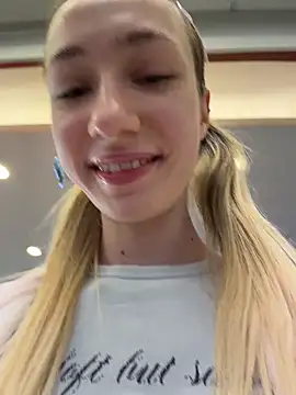 Lia  Love online show from December 14, 9:03 am