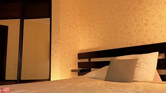 Sweet Paradox online show from December 2, 1:22 am