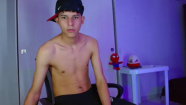 LiamGadiell online show from March 2, 1:04 am