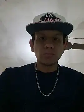 Snapshot of oiram27 chatting on June 28, 9:37 am oiram27 online show from June 28, 9:37 am