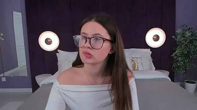 milaleoneli online show from February 10, 12:29 pm