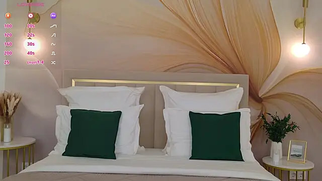 milaleoneli online show from April 18, 2:43 pm