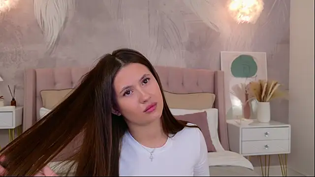 milaleoneli online show from April 24, 2:52 pm