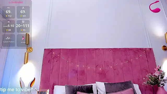 Snapshot of Mayzzie chatting on March 9, 3:32 am Mayzzie online show from March 9, 3:32 am