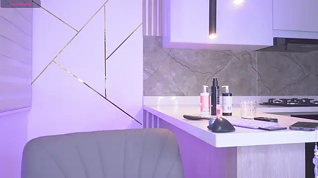 Snapshot of b3llaspringg chatting on January 12, 11:26 pm b3llaspringg online show from January 12, 11:26 pm