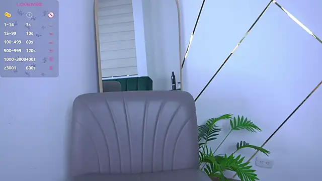 Snapshot of b3llaspringg chatting on October 20, 11:27 pm b3llaspringg online show from October 20, 11:27 pm