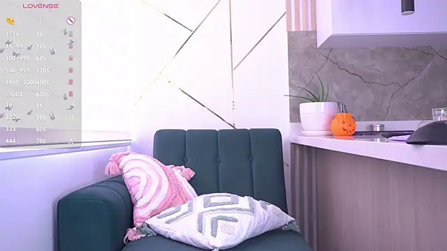 Snapshot of b3llaspringg chatting on October 31, 9:27 pm b3llaspringg online show from October 31, 9:27 pm