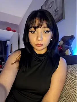 AveryWillow online show from February 20, 6:02 pm