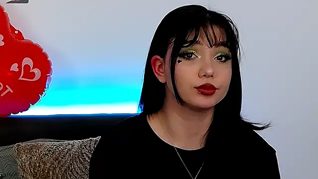 AveryWillow online show from February 26, 2:46 pm