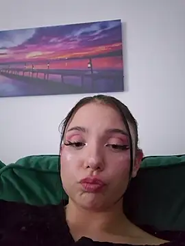 AveryWillow online show from September 16, 11:11 am