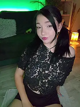 AveryWillow online show from September 28, 4:01 pm