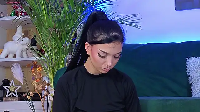 AveryWillow online show from December 5, 4:03 pm