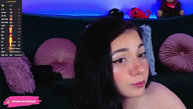 AveryWillow online show from March 31, 10:32 pm